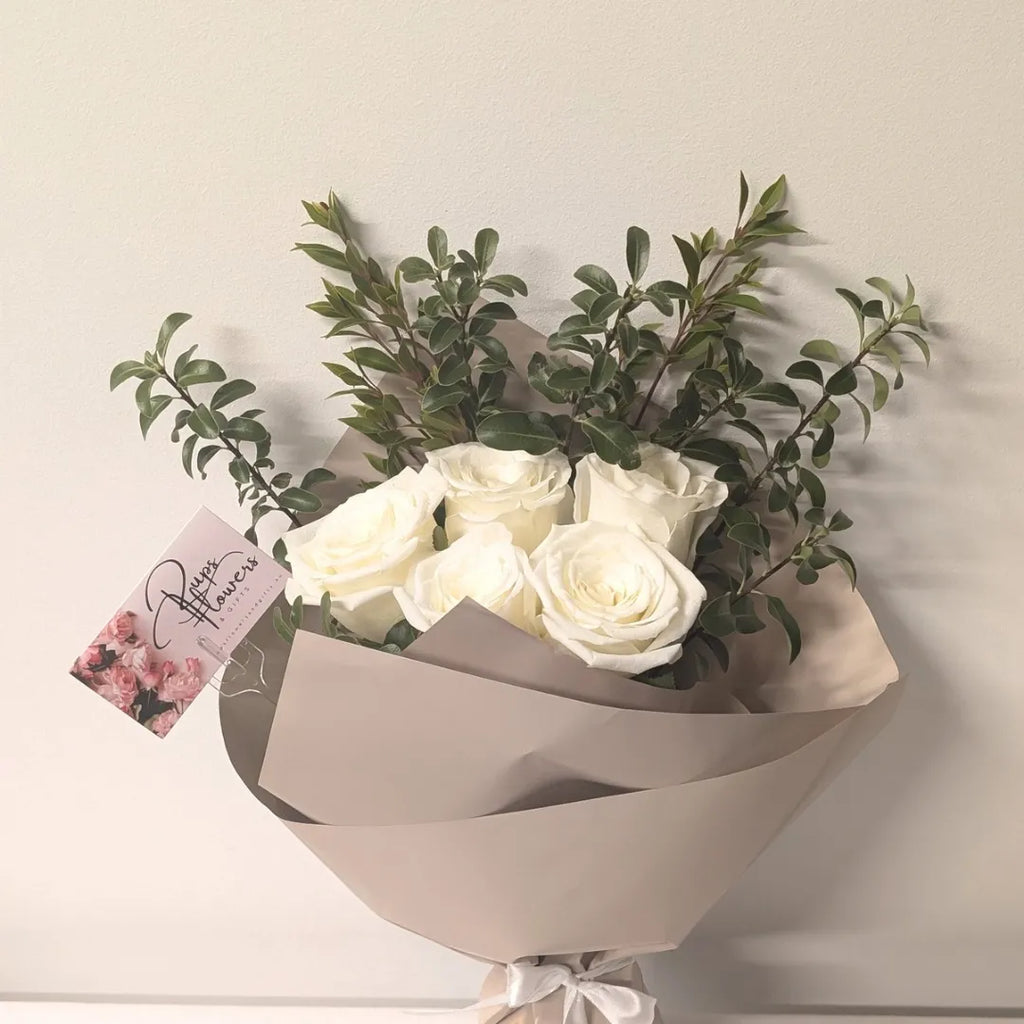 Simply White Small Bouquet